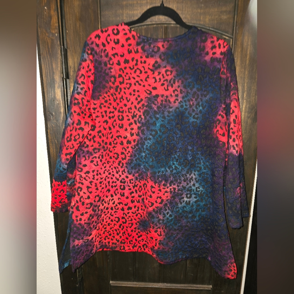 Calessa XL Tie dye Leopard Print Cozy Women's Top with Pocket
